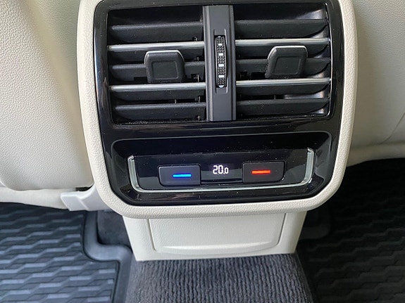 Volkswagen Passat 17 of 30