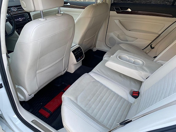 Volkswagen Passat 16 of 30