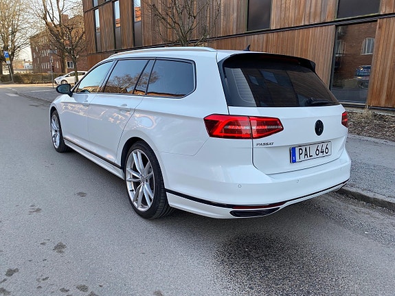 Volkswagen Passat 3 of 30