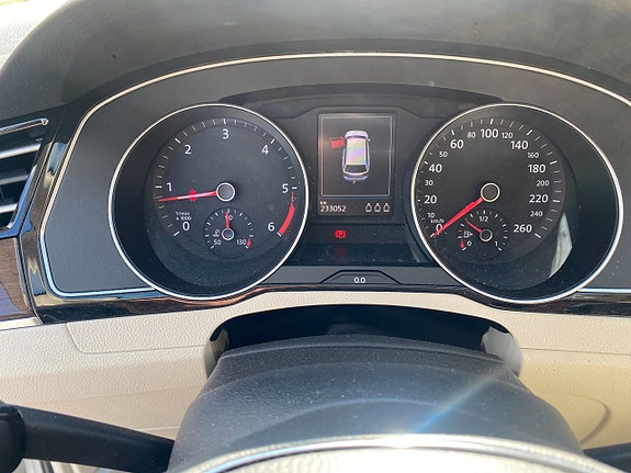Volkswagen Passat 23 of 30
