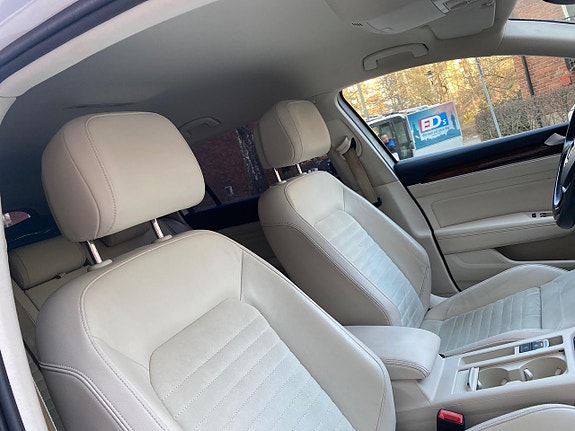 Volkswagen Passat 12 of 30