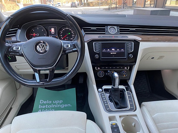 Volkswagen Passat 21 of 30