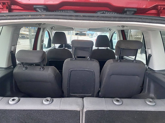 Volkswagen Touran 9 of 13