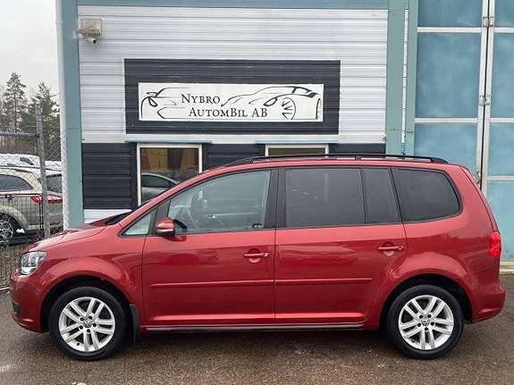 Volkswagen Touran 2 of 5