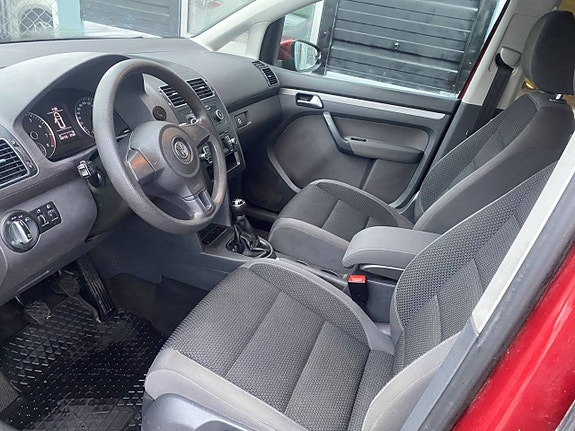 Volkswagen Touran 10 of 13