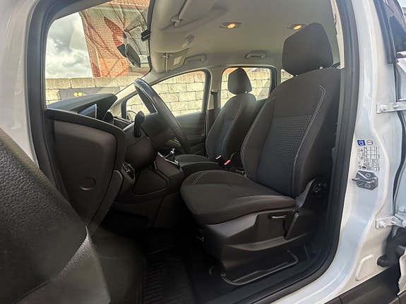 Ford C-Max 15 of 25