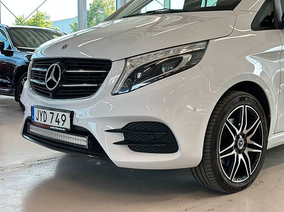 Mercedes-Benz V250 10 of 27