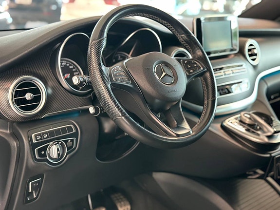 Mercedes-Benz V250 23 of 27