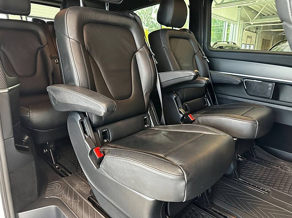 Mercedes-Benz V250 14 of 27