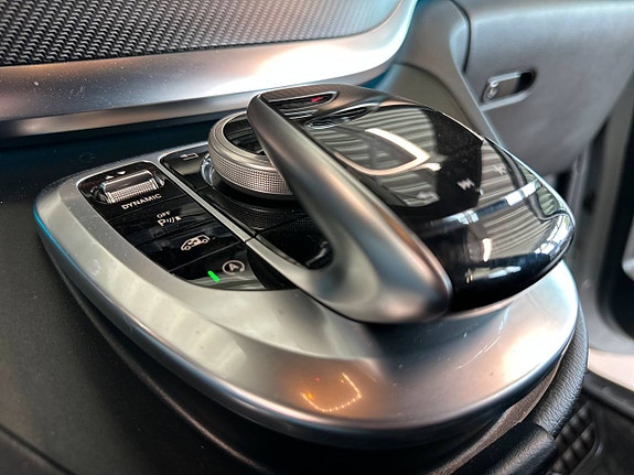 Mercedes-Benz V250 19 of 27