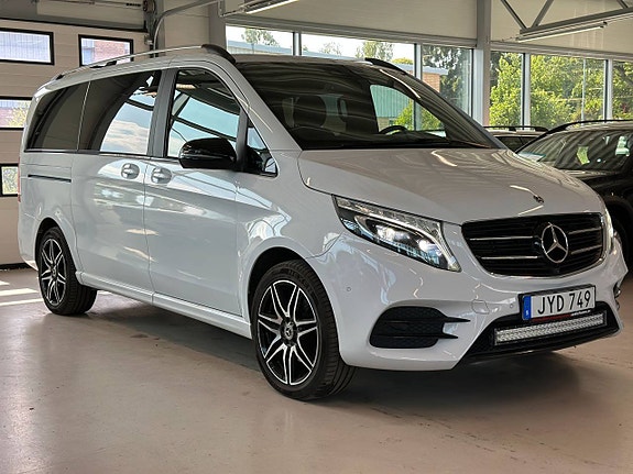 Mercedes-Benz V250 2 of 5