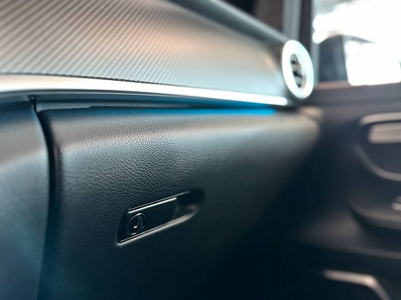Mercedes-Benz V250 21 of 27