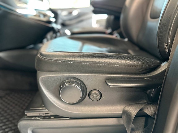 Mercedes-Benz V250 17 of 27