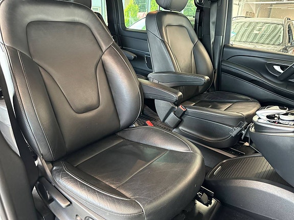 Mercedes-Benz V250 15 of 27