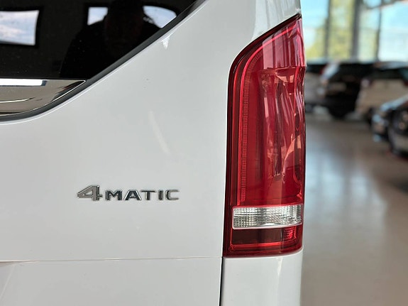 Mercedes-Benz V250 7 of 27