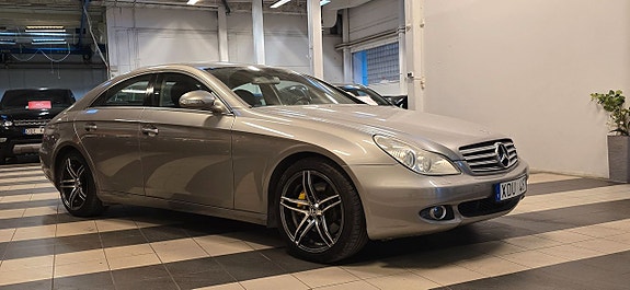 Mercedes-Benz CLS350 3 of 12