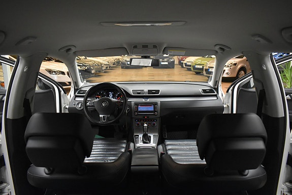 Volkswagen Passat 18 of 26
