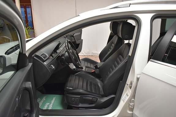 Volkswagen Passat 12 of 26