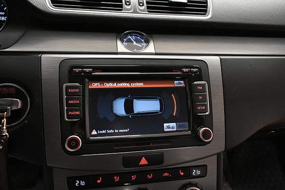 Volkswagen Passat 25 of 26