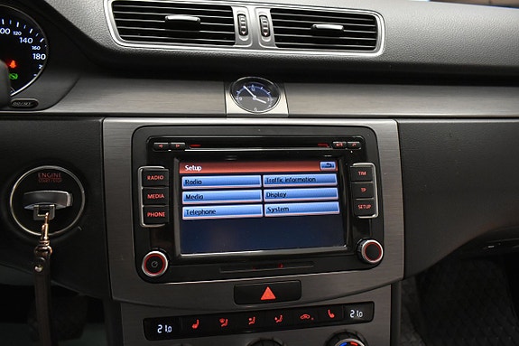 Volkswagen Passat 22 of 26