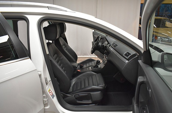 Volkswagen Passat 13 of 26