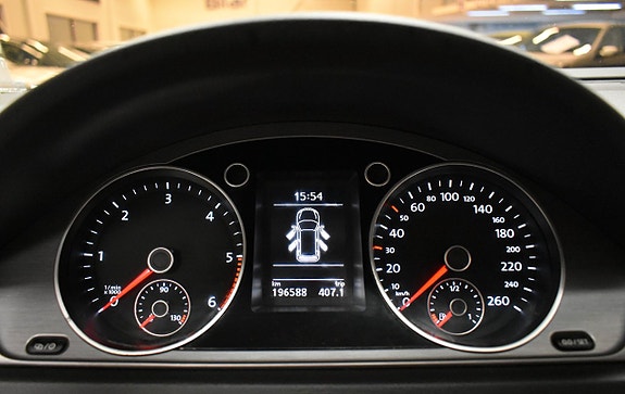 Volkswagen Passat 21 of 26