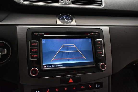 Volkswagen Passat 24 of 26