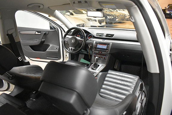 Volkswagen Passat 16 of 26