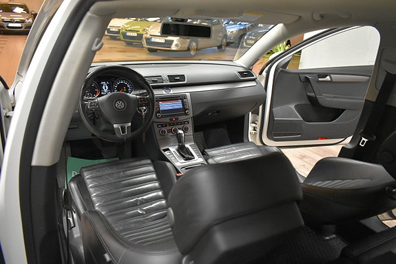 Volkswagen Passat 17 of 26