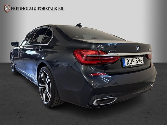 BMW 750d 3 of 5