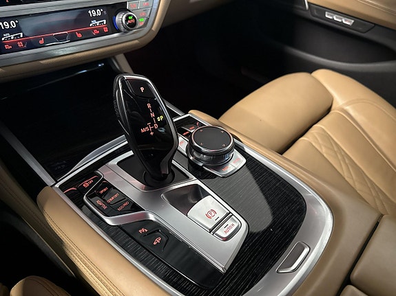 BMW 750d 26 of 30