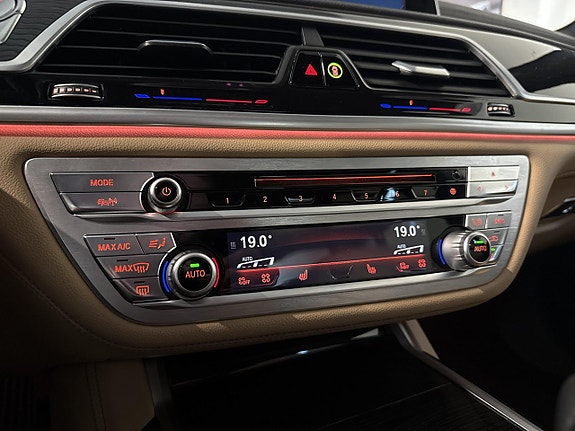 BMW 750d 28 of 30