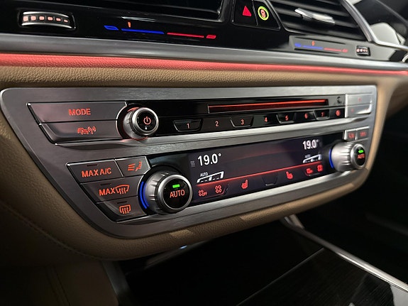 BMW 750d 27 of 30