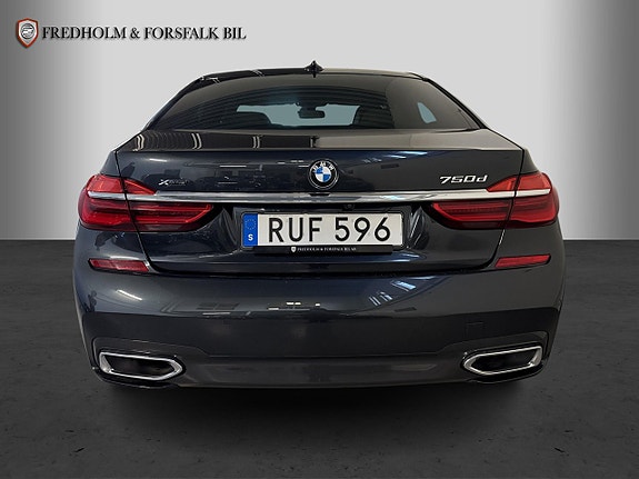 BMW 750d 4 of 5