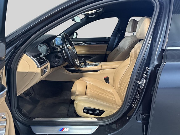 BMW 750d 9 of 30