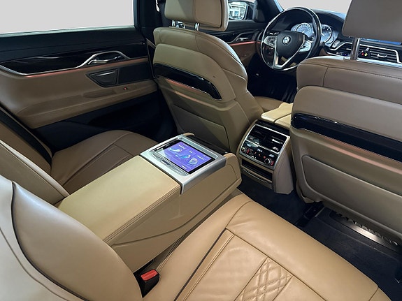 BMW 750d 16 of 30