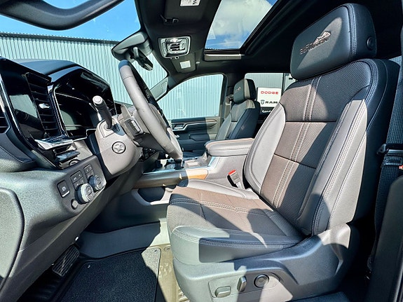 Chevrolet Silverado 1500 8 of 10