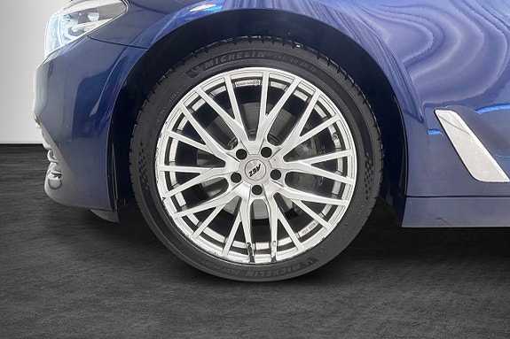 BMW 540i 2 of 5
