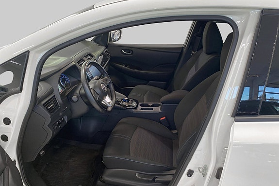Nissan Leaf 8 of 12