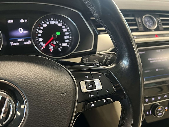 Volkswagen Passat Alltrack 20 of 26