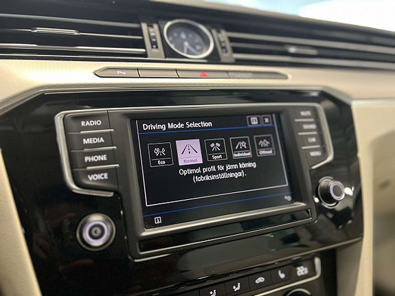Volkswagen Passat Alltrack 25 of 26