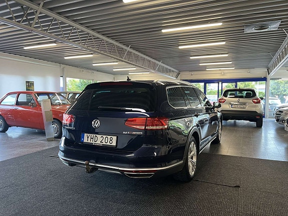 Volkswagen Passat Alltrack 8 of 26