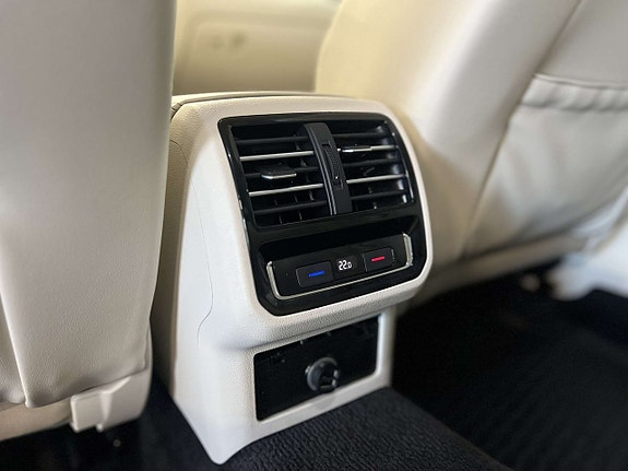 Volkswagen Passat Alltrack 17 of 26