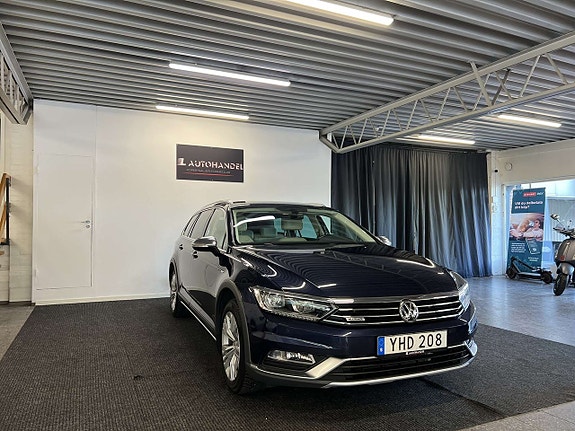 Volkswagen Passat Alltrack 3 of 5