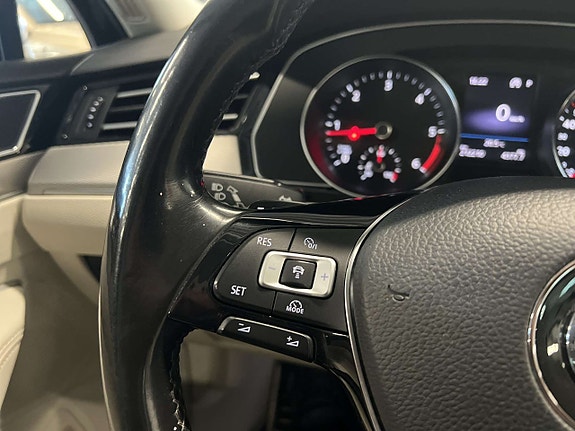 Volkswagen Passat Alltrack 21 of 26