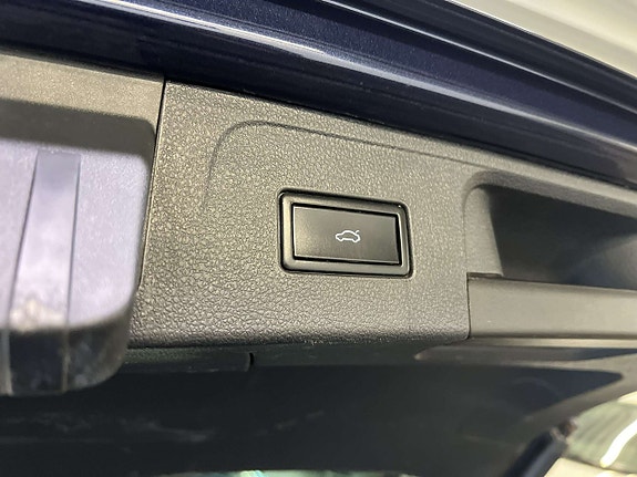 Volkswagen Passat Alltrack 11 of 26