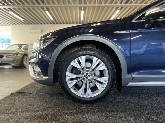Volkswagen Passat Alltrack 9 of 26