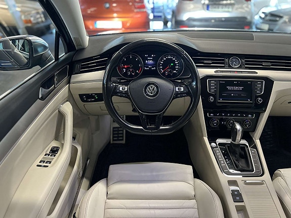Volkswagen Passat Alltrack 19 of 26