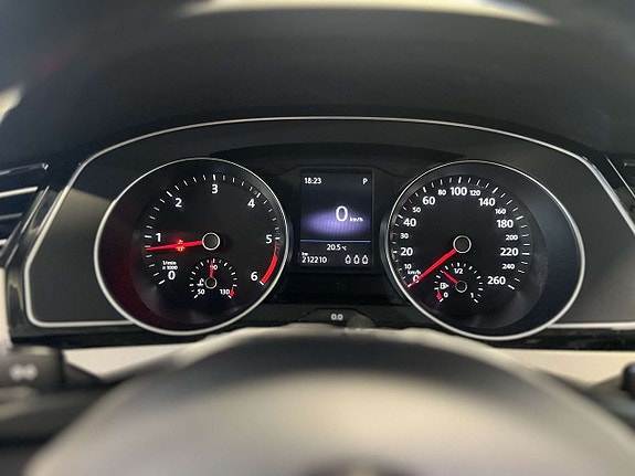 Volkswagen Passat Alltrack 22 of 26