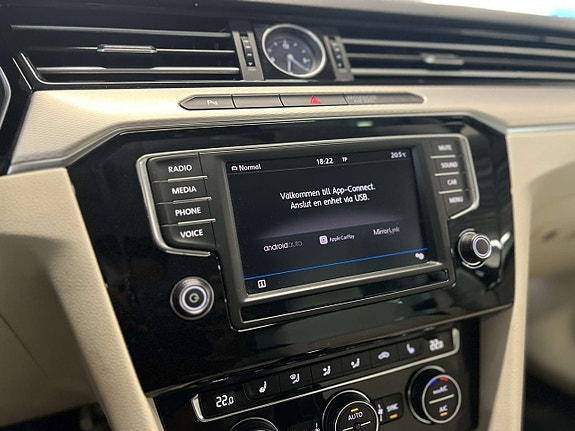 Volkswagen Passat Alltrack 23 of 26